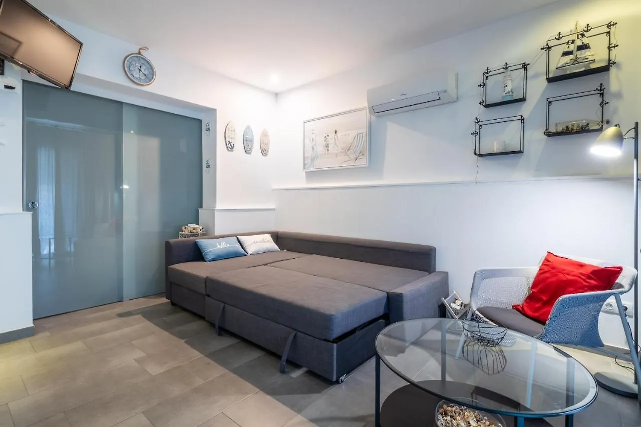 Flatguest Carpe Mogan - Beach - Balcony - Wifi דירה