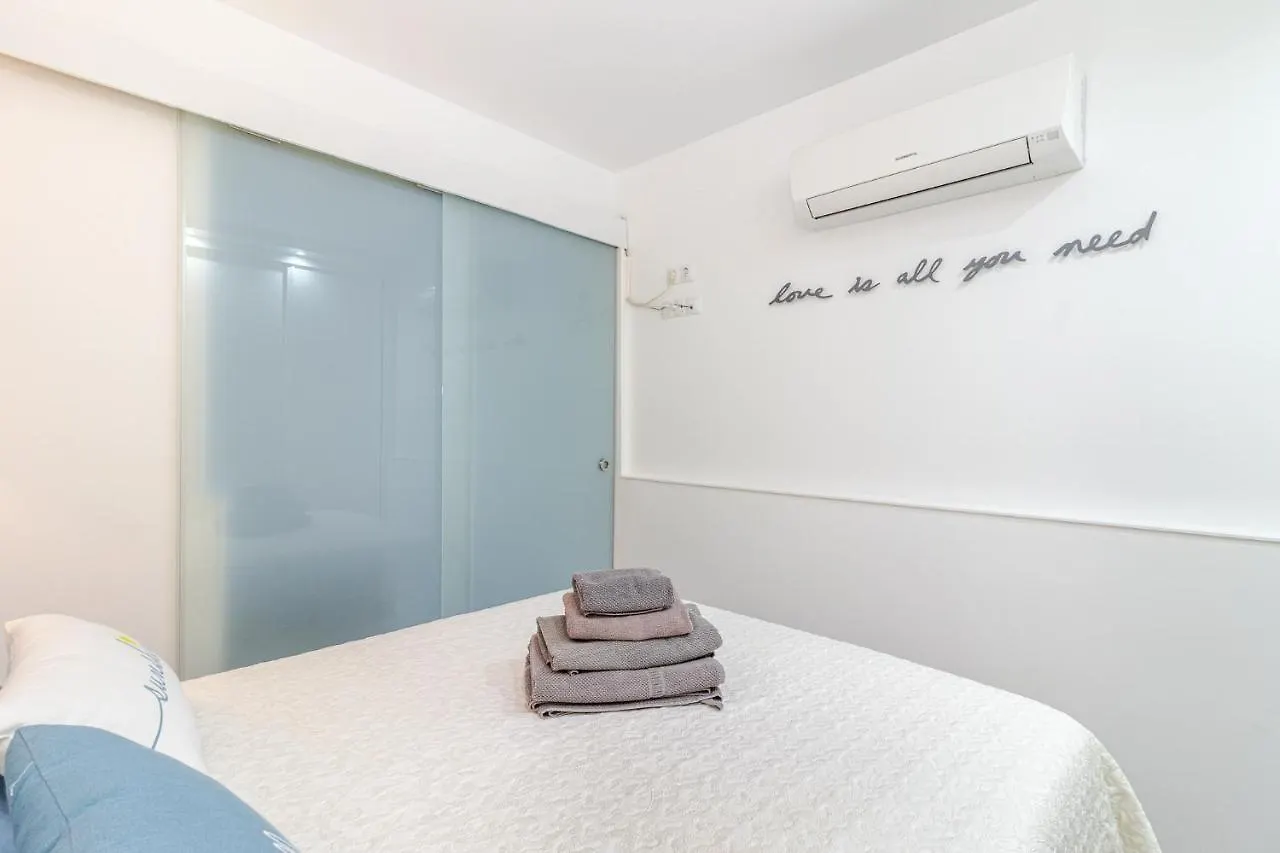 דירה Flatguest Carpe Mogan - Beach - Balcony - Wifi ספרד