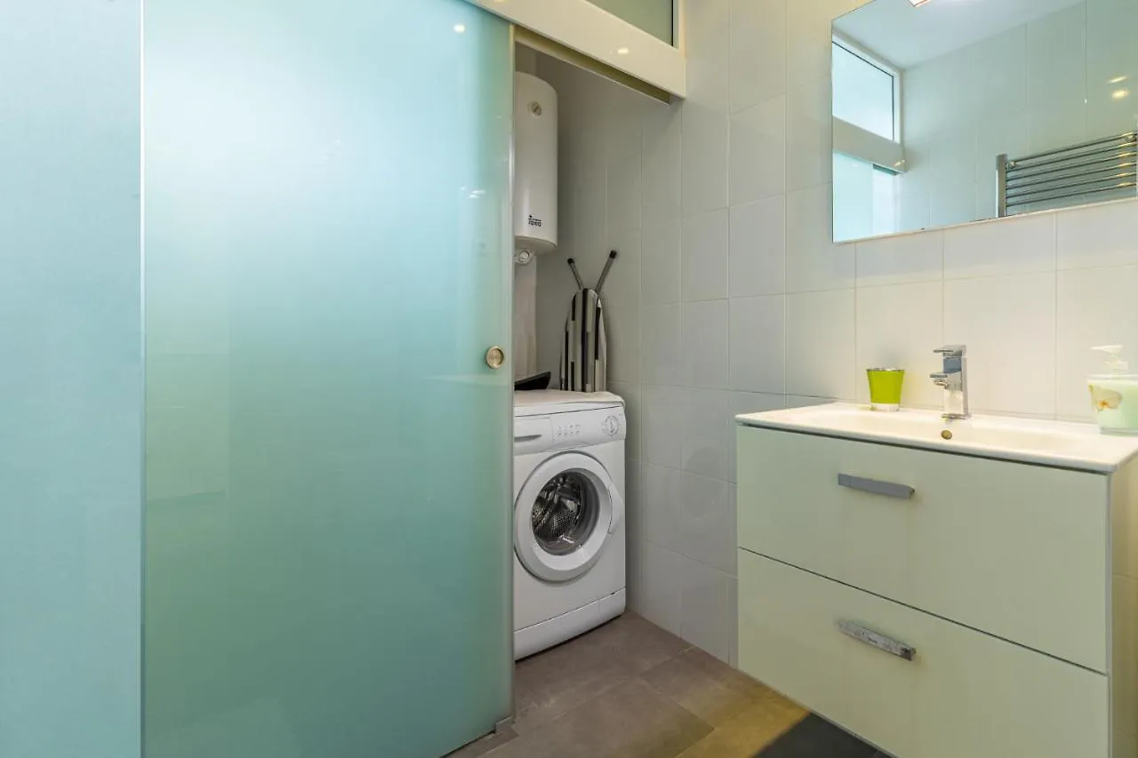 Flatguest Carpe Mogan - Beach - Balcony - Wifi דירה